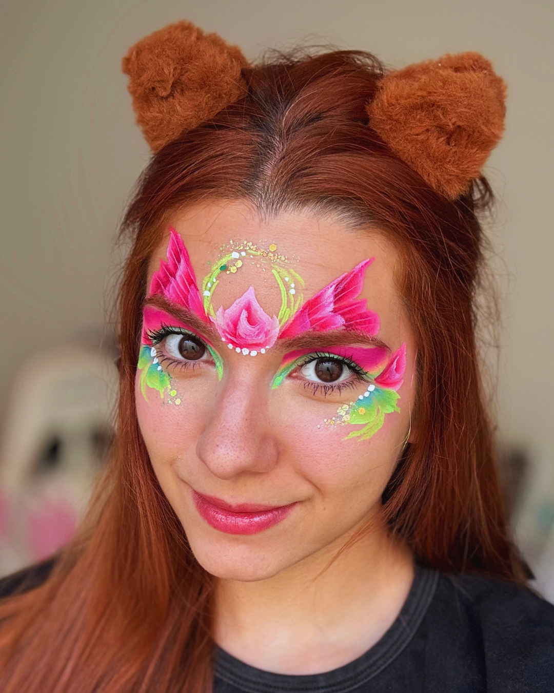 Pintura facial avançada de fantasia floral